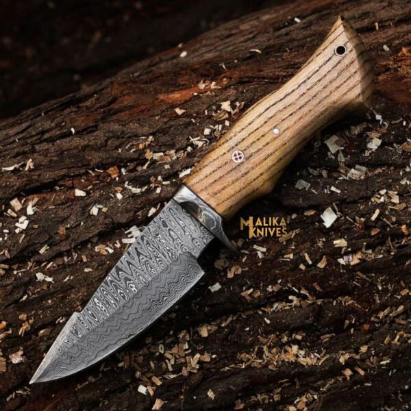 Twist-Pattern Damascus hunting knife