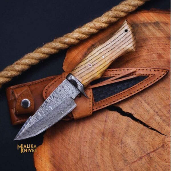 Twist-Pattern Damascus hunting knife