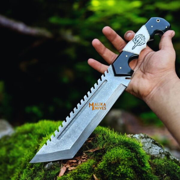 Tracker Bowie knife