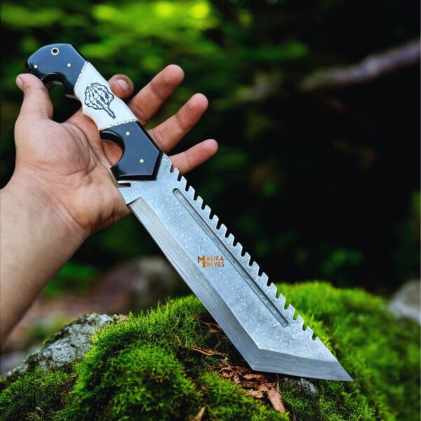 Tracker Bowie knife