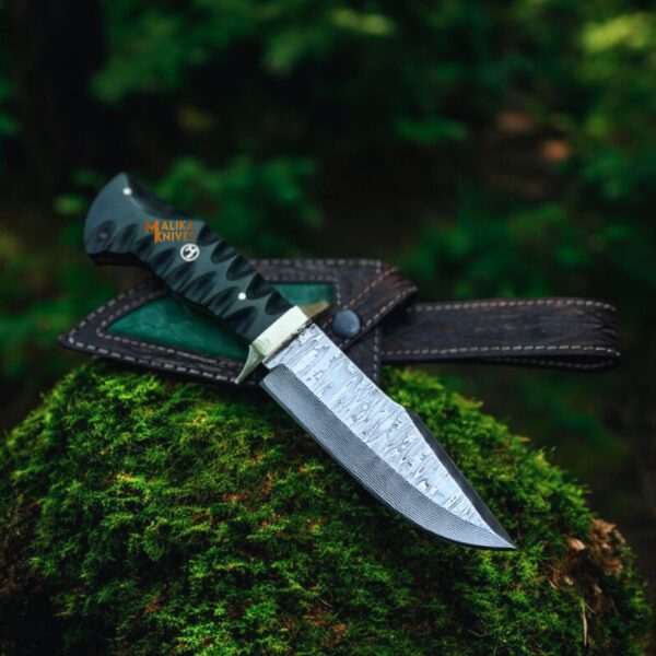 Stainless Steel Damascus Blade Handmade Hunting Bowie Knife with a G10 green handle, brass guard, and custom leather sheath. Perfect for collectors and outdoor enthusiasts