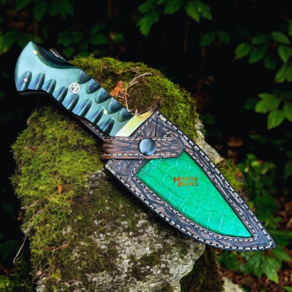 Stainless Steel Damascus Blade Handmade Hunting Bowie Knife with a G10 green handle, brass guard, and custom leather sheath. Perfect for collectors and outdoor enthusiasts